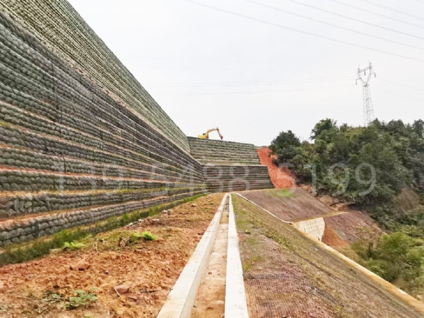 生态袋在挡土墙工程、矿山复绿、生态修复等工程中的应